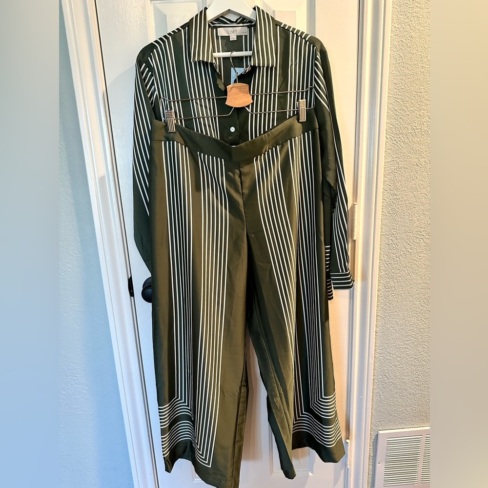 LOFT Olive and Cream 2 Piece Set - Wide Leg - Make an Offer!